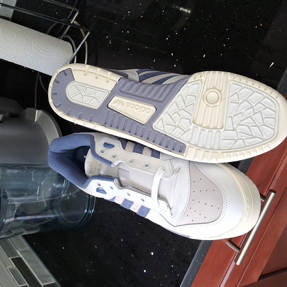 Adidas - Picture 6 of 7